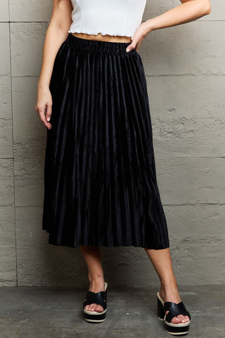 Accordion Pleated Flowy Midi Skirt in Black - BOHIQ